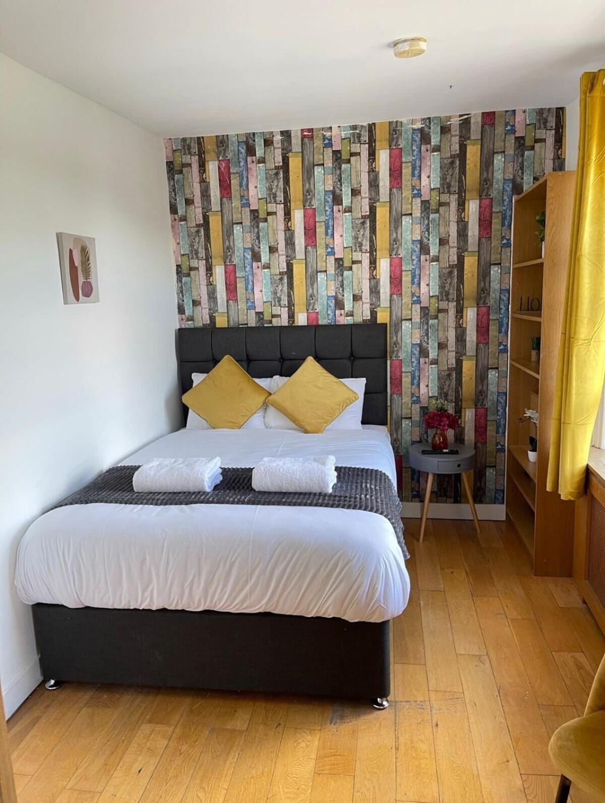 Portobello Road Artistic Studios 'Budget' London Room photo