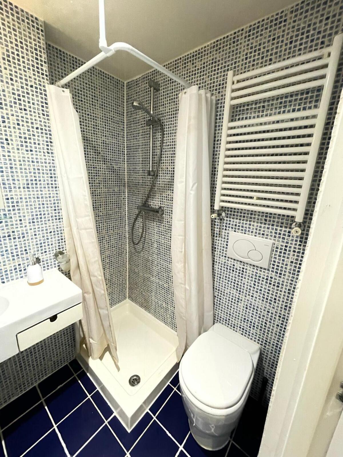 Portobello Road Artistic Studios 'Budget' London Room photo